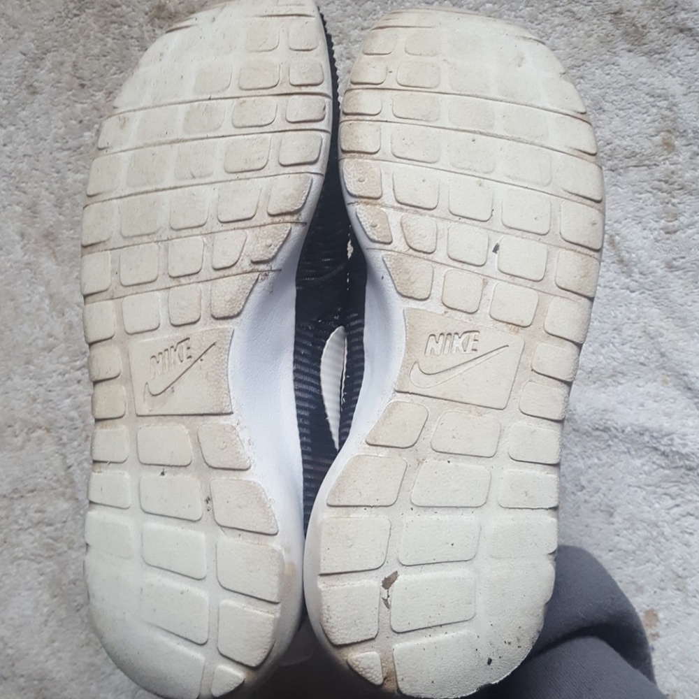 Black Roshes - Picture 2 of 4